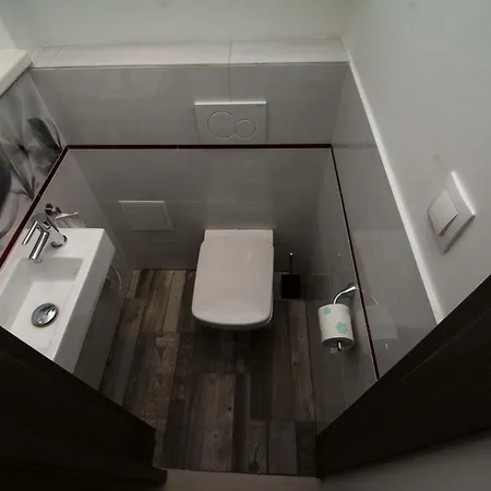 Karinflats - Jazzy Apt. Apartment